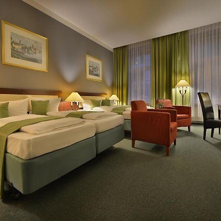 Prague Season Hotel ภายนอก รูปภาพ