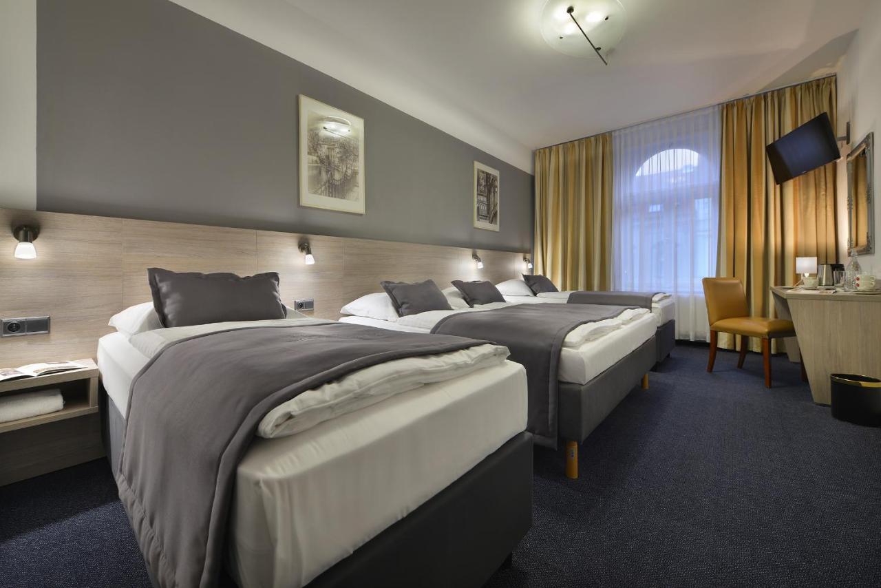Prague Season Hotel ภายนอก รูปภาพ