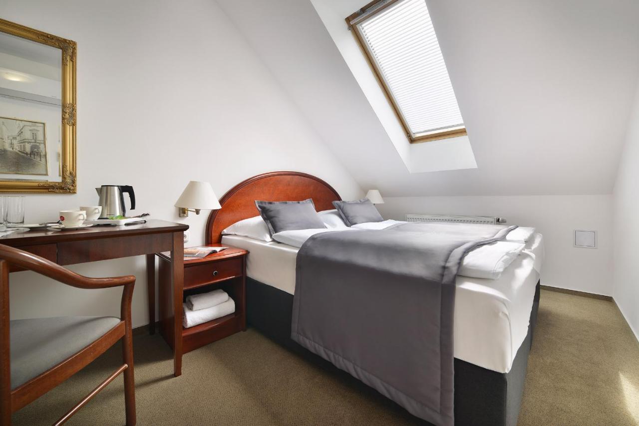 Prague Season Hotel ภายนอก รูปภาพ