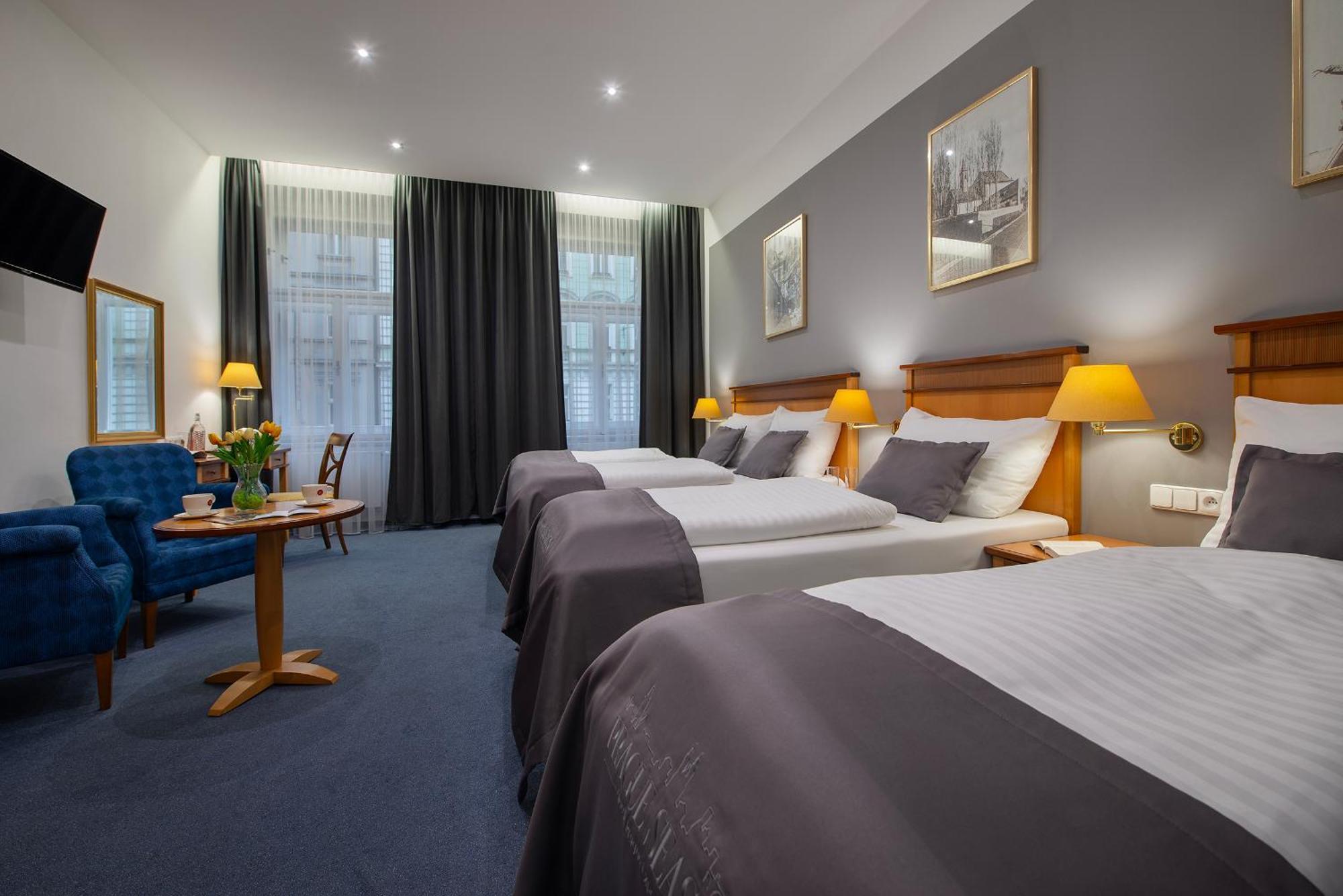 Prague Season Hotel ภายนอก รูปภาพ