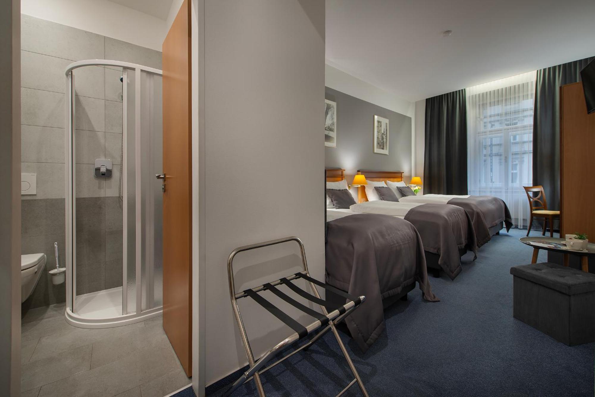 Prague Season Hotel ภายนอก รูปภาพ