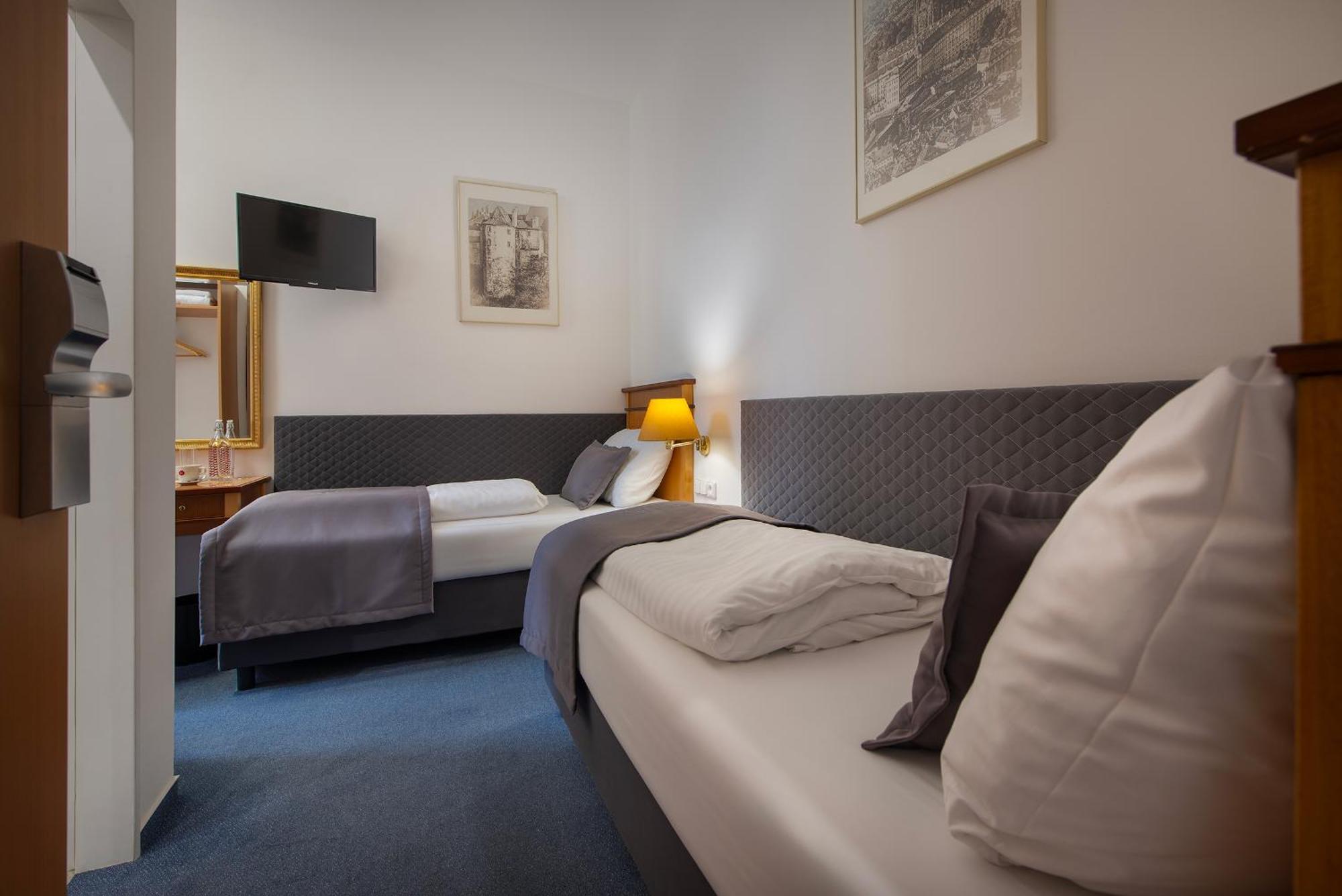 Prague Season Hotel ภายนอก รูปภาพ