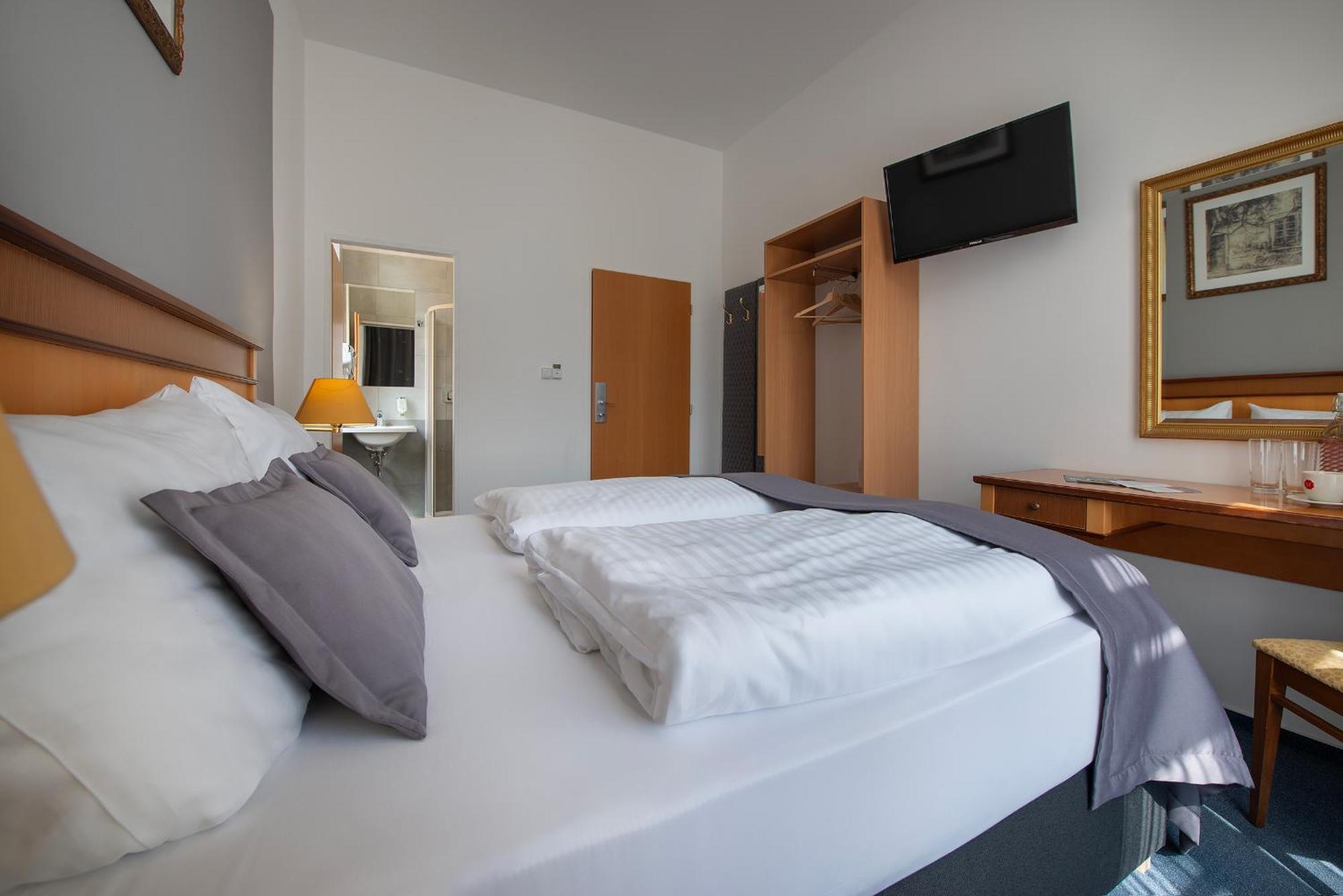Prague Season Hotel ภายนอก รูปภาพ