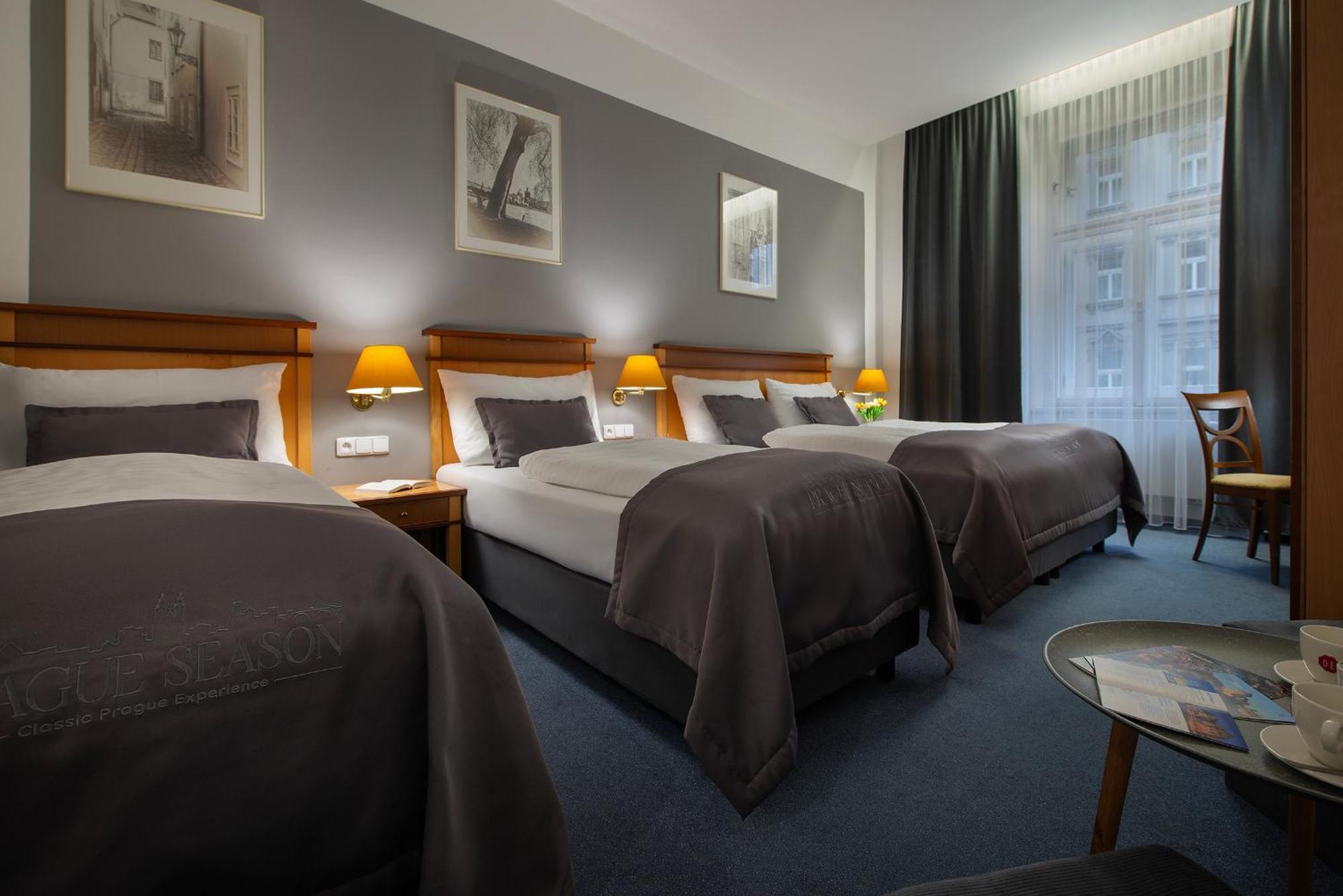Prague Season Hotel ภายนอก รูปภาพ