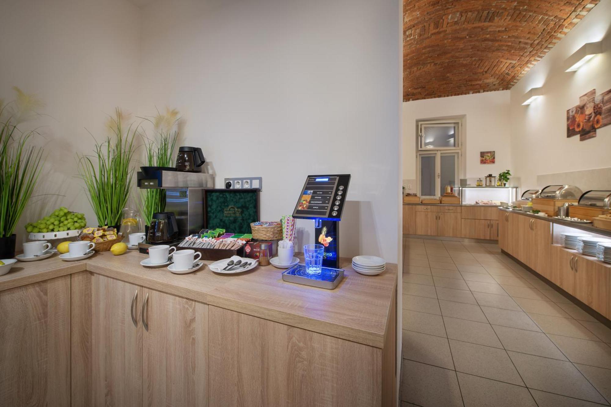 Prague Season Hotel ภายนอก รูปภาพ