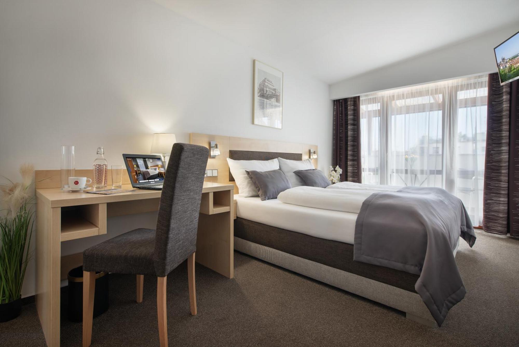 Prague Season Hotel ภายนอก รูปภาพ