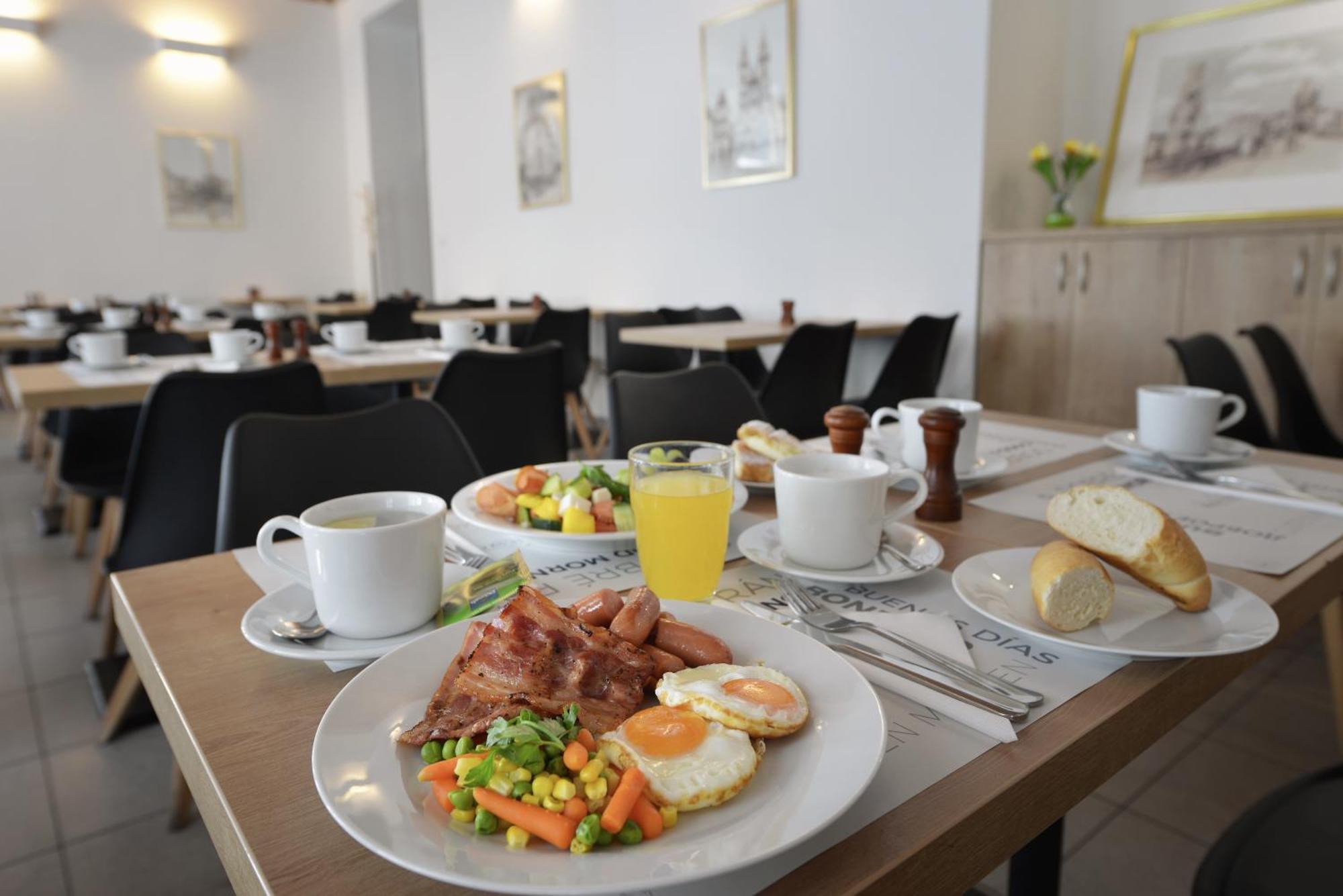 Prague Season Hotel ภายนอก รูปภาพ