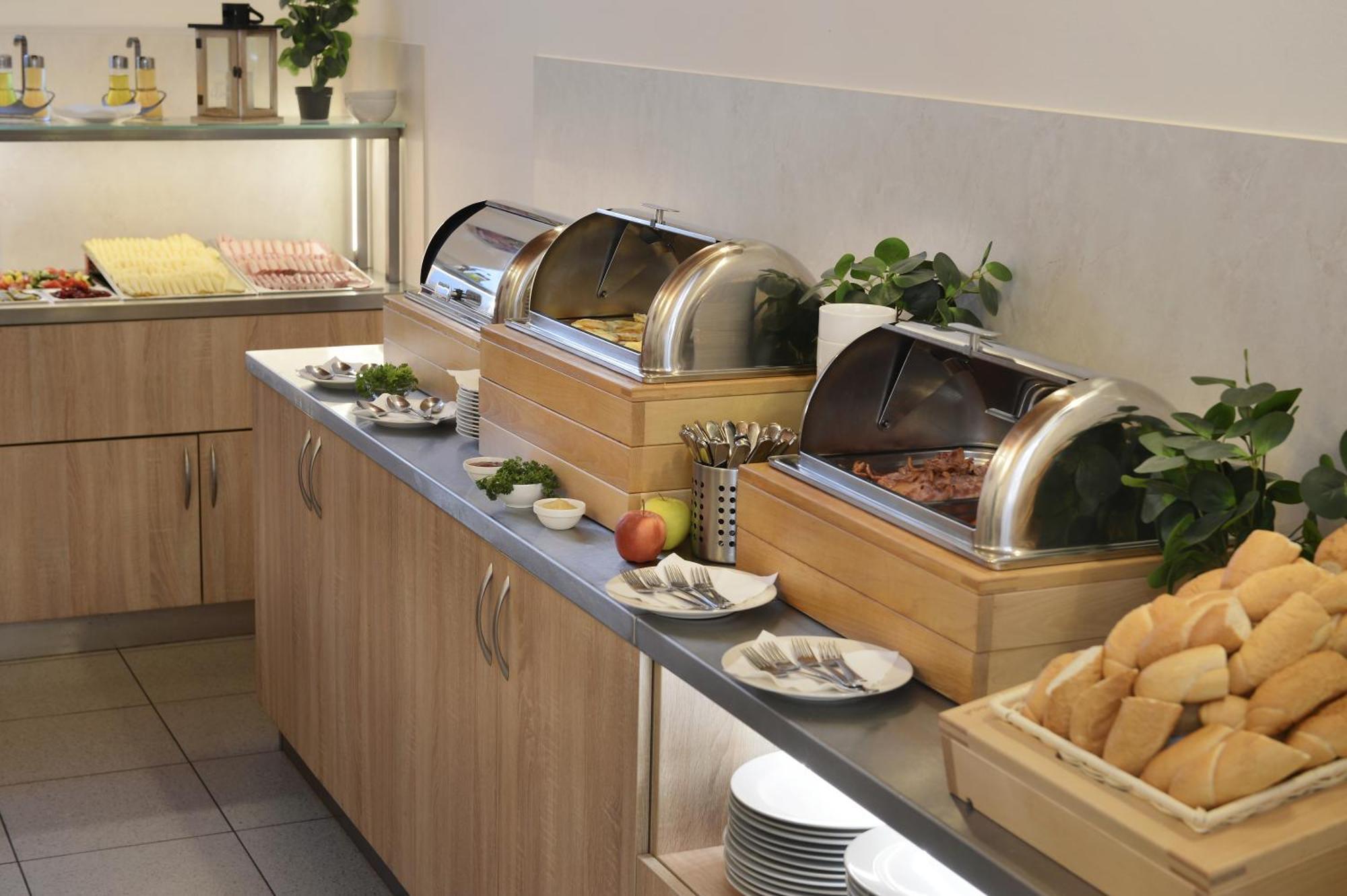 Prague Season Hotel ภายนอก รูปภาพ
