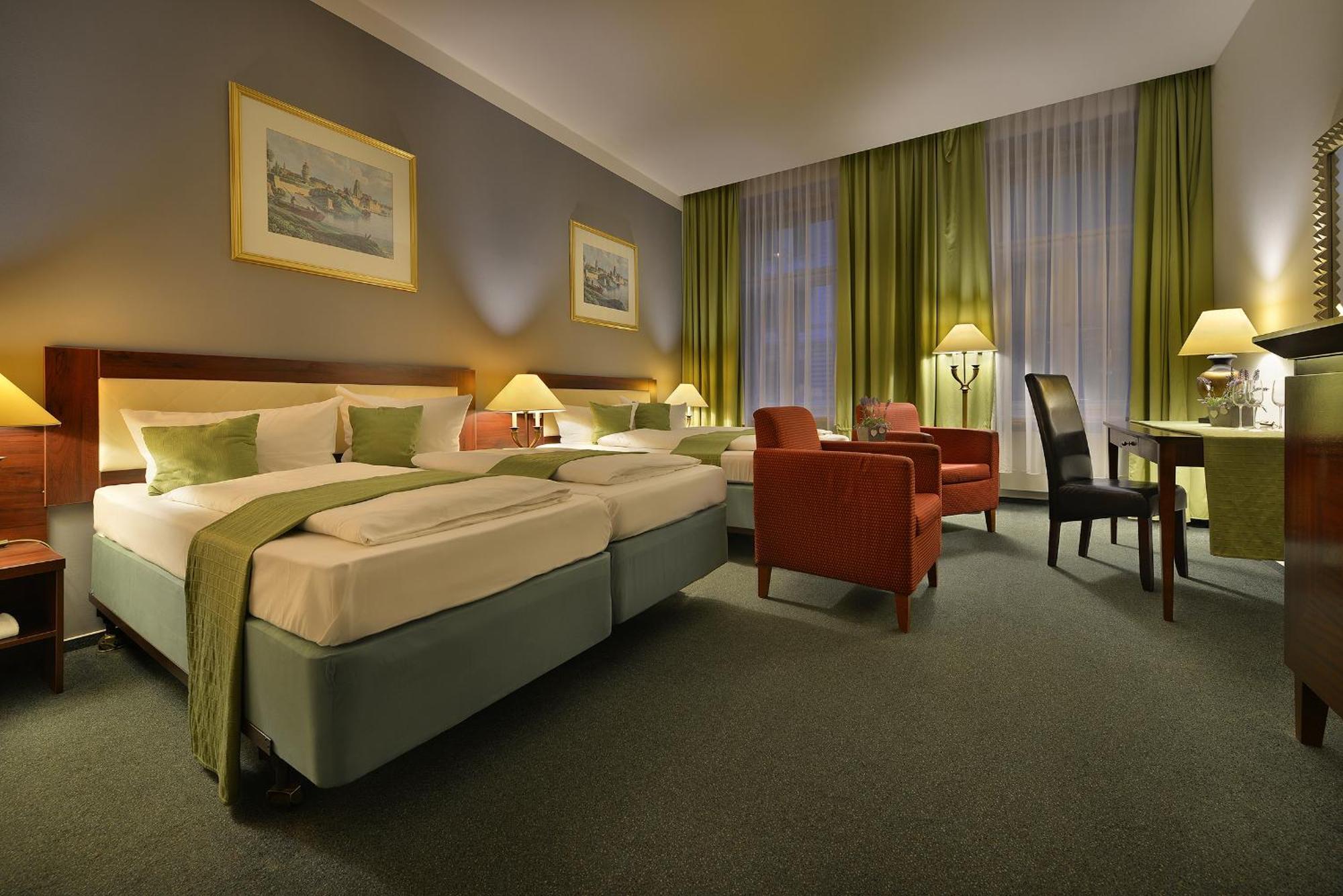 Prague Season Hotel ภายนอก รูปภาพ